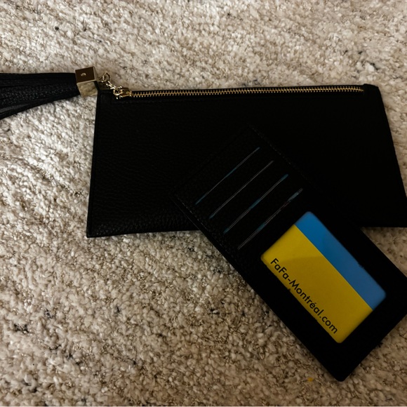 Black wristlet with wallet /card insert - Picture 1 of 3